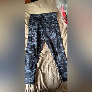 Camo capri zyia leggings